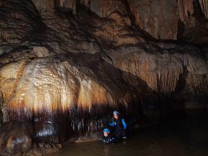 Colada Bicolor Cueva Acuática El Molino